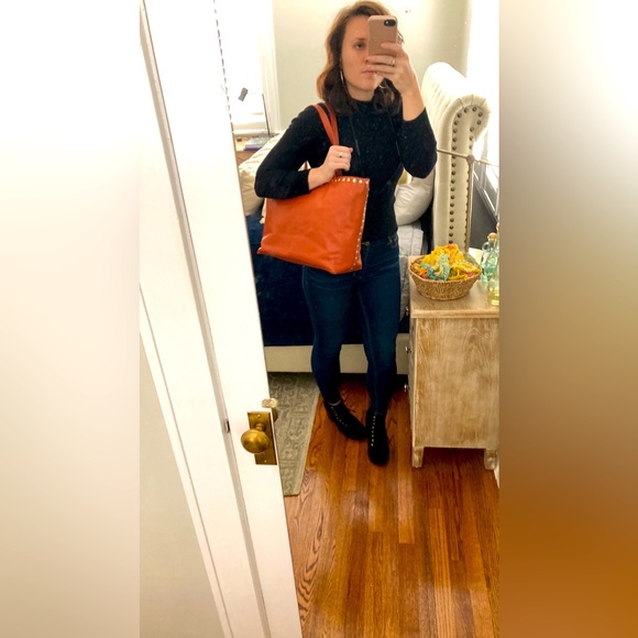 Beautiful clean LAGGO bag 💯 leather - Picture 3 of 8